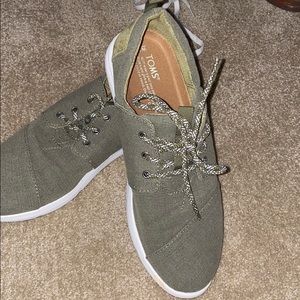 Tom’s sneakers